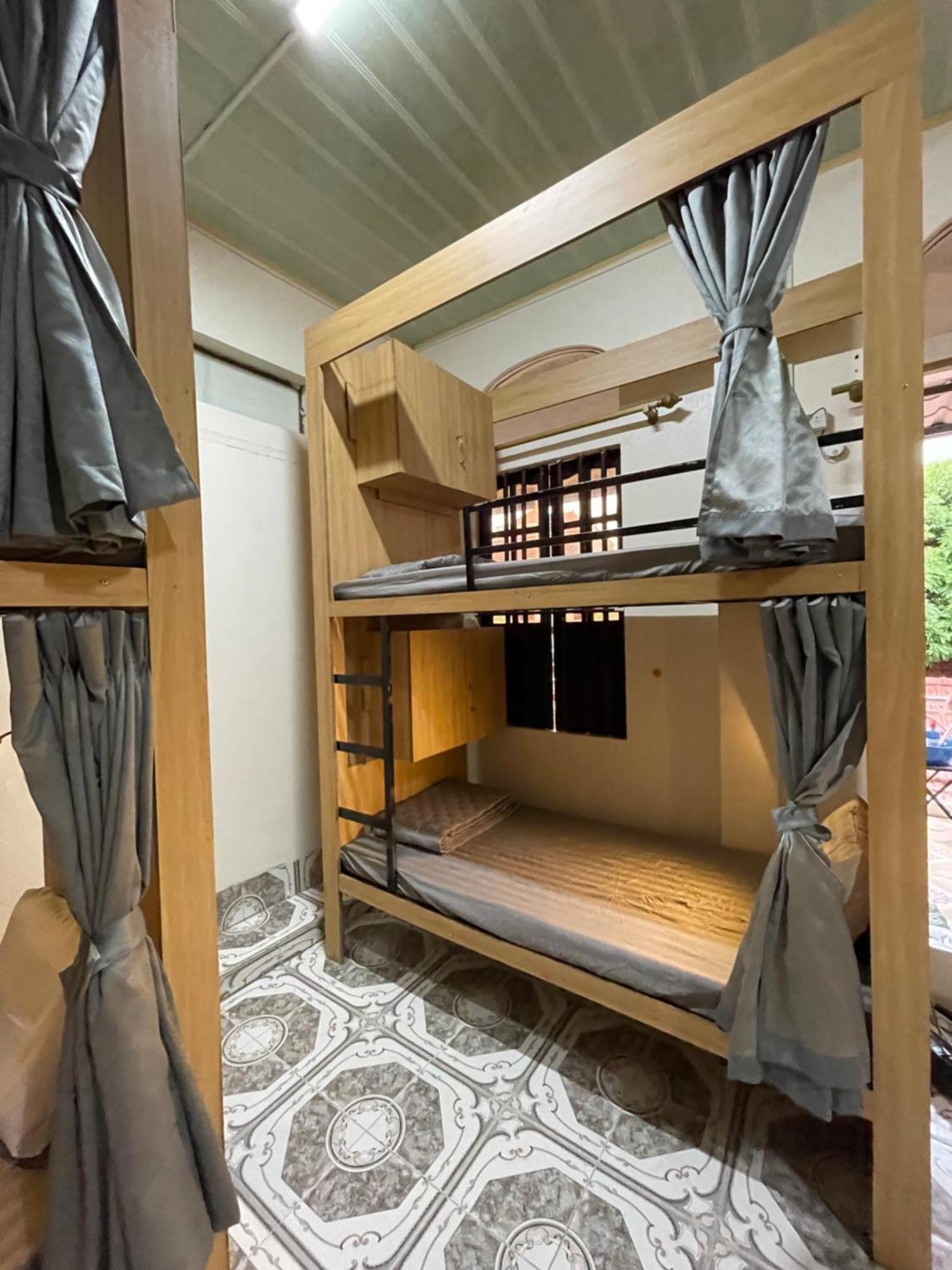 Downtown Backpacker Hostel Νιν Μπιν Εξωτερικό φωτογραφία